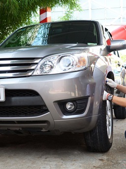‘Bắt bệnh’ về lốp cho hơn 50 ô tô tại TP.HCM